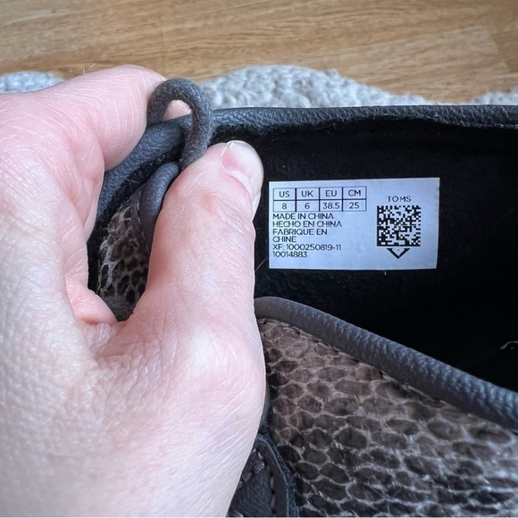 TOMS: Gray Hued Kala Desert Lace Up Faux Snake Skin Wedges Size 8 - Picture 11 of 12
